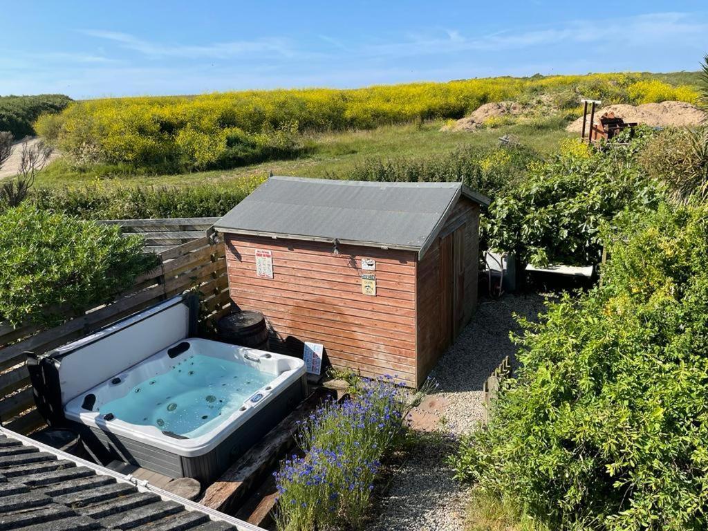 Baywatch Mawgan Porth Spacious Home Sleeps 9, Games Room, Parking & Garden Exteriör bild