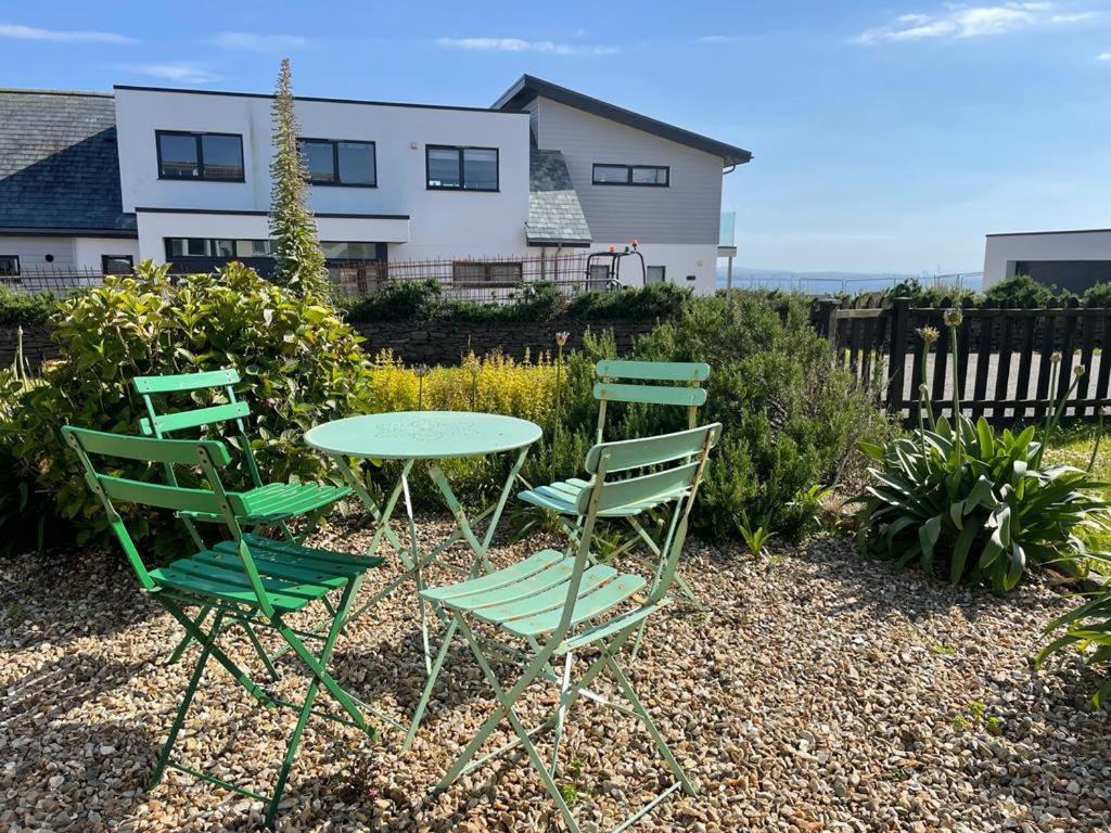 Baywatch Mawgan Porth Spacious Home Sleeps 9, Games Room, Parking & Garden Exteriör bild