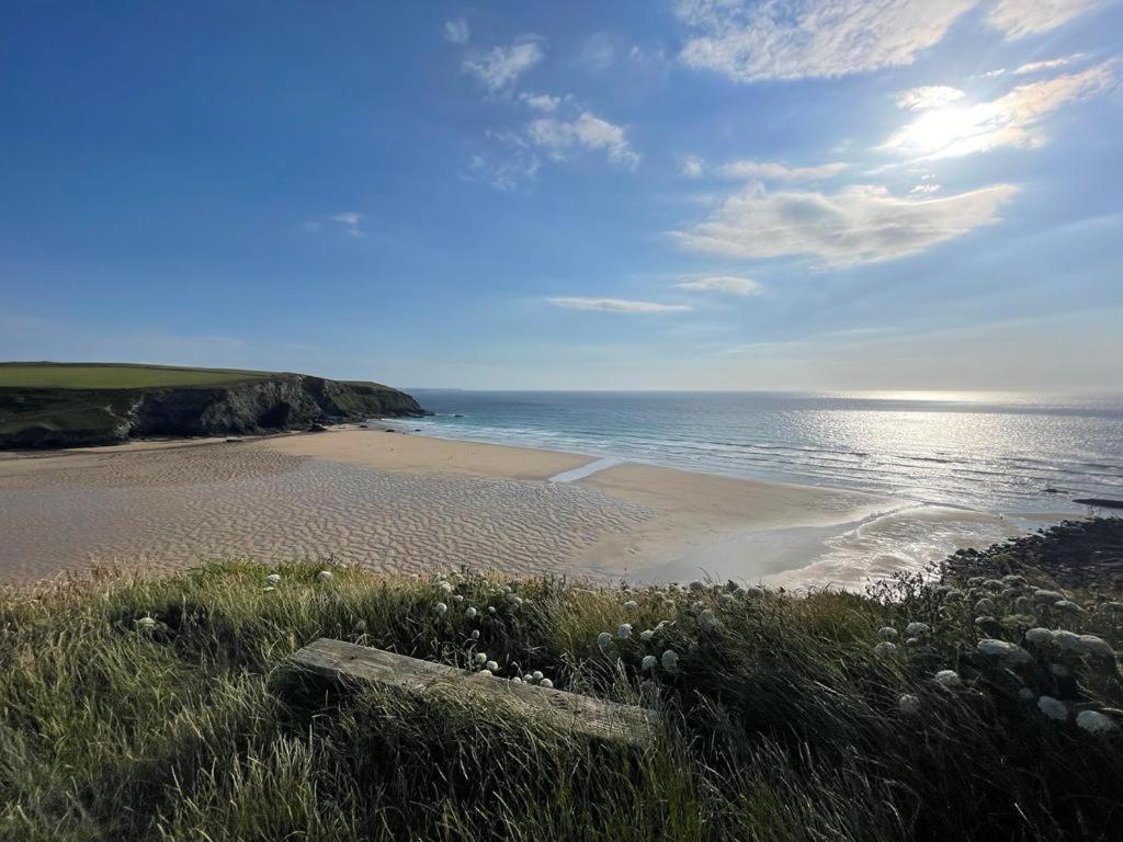 Baywatch Mawgan Porth Spacious Home Sleeps 9, Games Room, Parking & Garden Exteriör bild